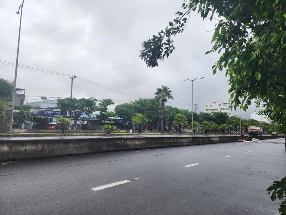 Nhà 2 mặt kiệt Đà Nẵng 49m² giá 4.3 tỷ - Ô tô đỗ thoải mái!