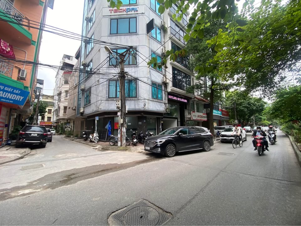 Nhà mặt phố Đặng Thùy Trâm, Cầu Giấy 75m² giá 34.8 tỷ - Kinh doanh sầm uất!