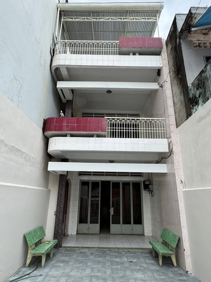 Nhà 1 Trệt 1 Lầu Sân Thượng Đường Nguyễn Thái Học 147m² - Cho Thuê Giá Tốt!