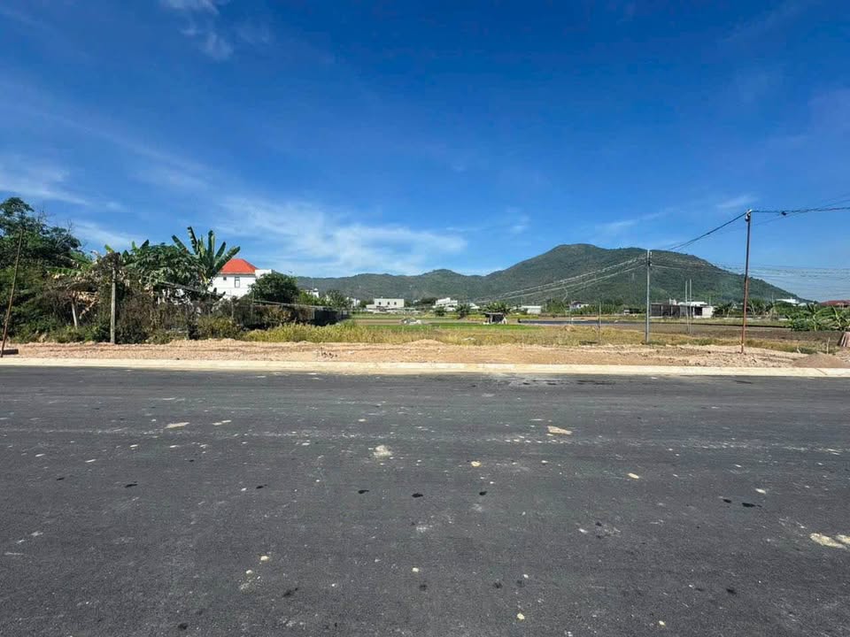 Đất mặt tiền Nguyễn Hữu Cảnh, Bà Rịa - 2805m² giá 13 tỷ - Cơ hội đầu tư tuyệt vời!