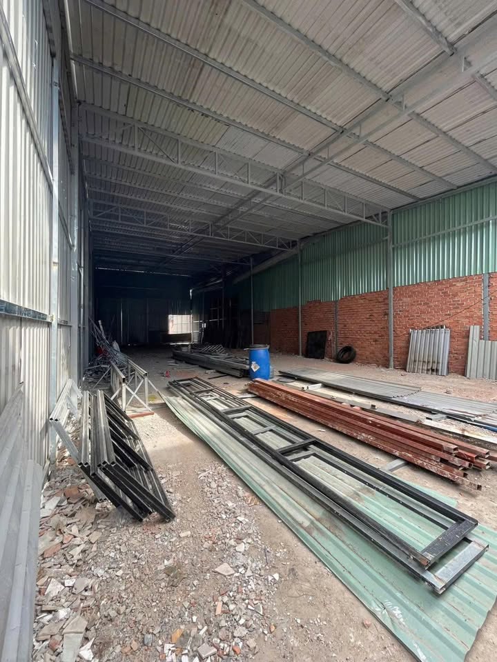 Cho thuê kho xưởng mặt tiền đường Long Trường, Q9 - Diện tích 715m², giá 45 triệu/tháng