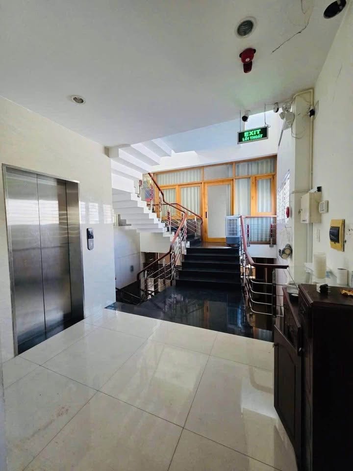 Cho thuê nhà 5.5 tầng mặt tiền Trưng Nữ Vương 183m² - Thích hợp làm ngân hàng, spa, trung tâm tiếng Anh