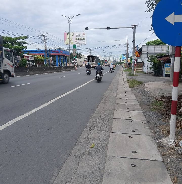 Đất nền mặt tiền Quốc Lộ 1A - 1760m² chỉ 27 tỷ - Cơ hội đầu tư tuyệt vời!