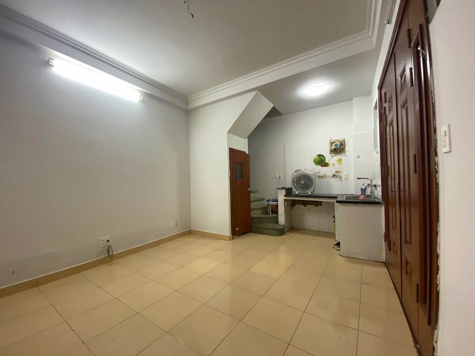 Nhà phố Xuân La Tây Hồ 22m² giá 5.95 tỷ - Gần ô tô, tiện ích đầy đủ!