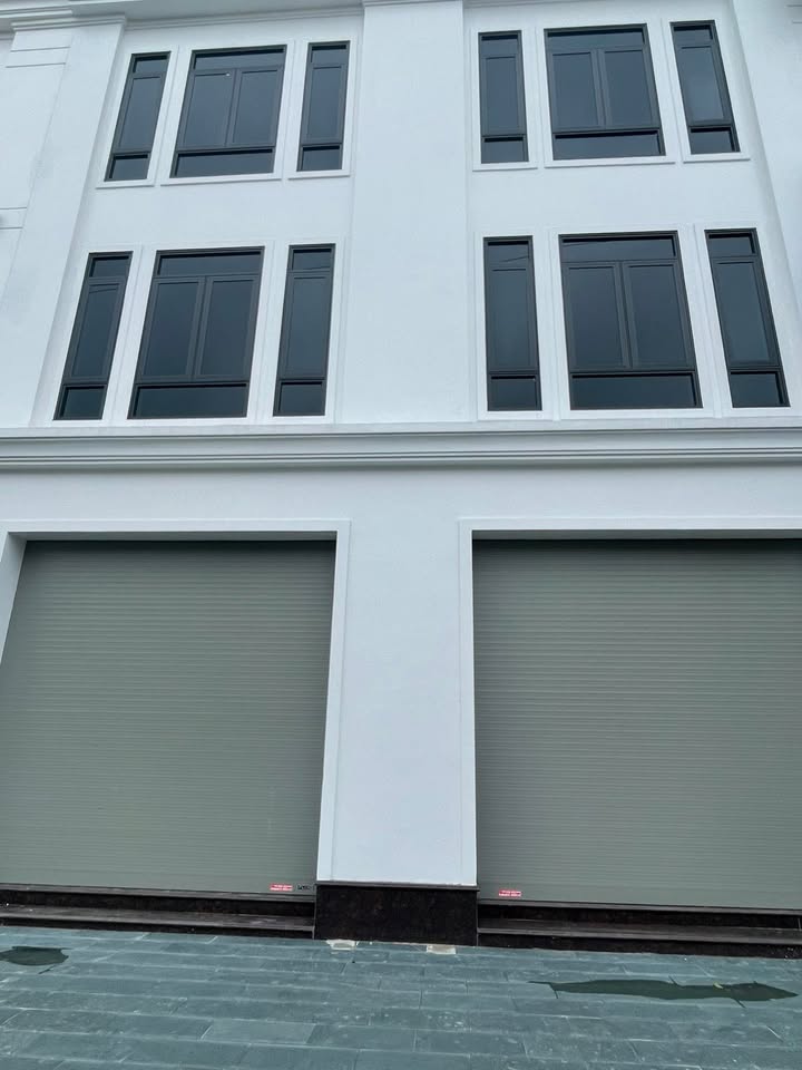 Cho thuê nhà 4 tầng mặt đường Phạm Đình Toái - Vị trí đẹp, có thang máy