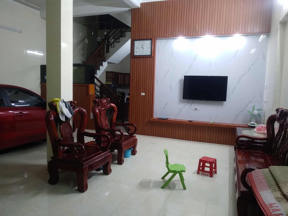 Nhà 2 tầng cho thuê tại khu đô thị Cửa Tiền, Vinh 100m² giá 12 triệu - Phù hợp làm văn phòng!