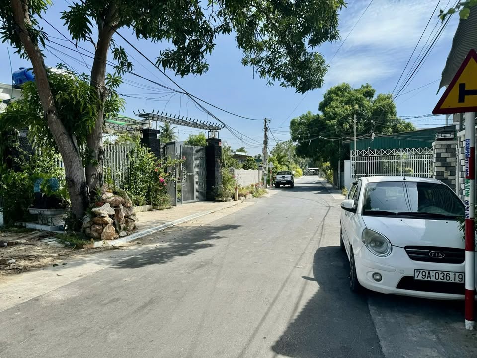 Nhà cấp 4 TDP Hòa Bình, Cam Nghĩa 197m² giá 3 tỷ - Lô góc 2 mặt tiền rộng rãi!