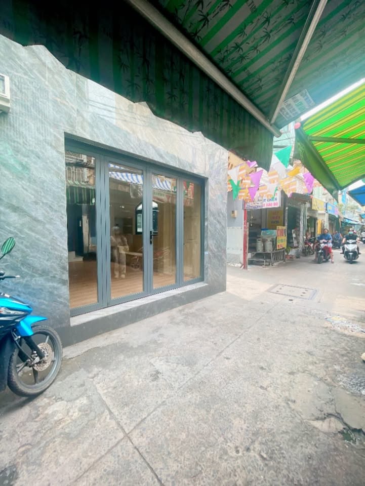 Nhà cho thuê mặt tiền Đoàn Văn Bơ, quận 4 - 36m², giá 18 triệu/tháng, thuận tiện kinh doanh