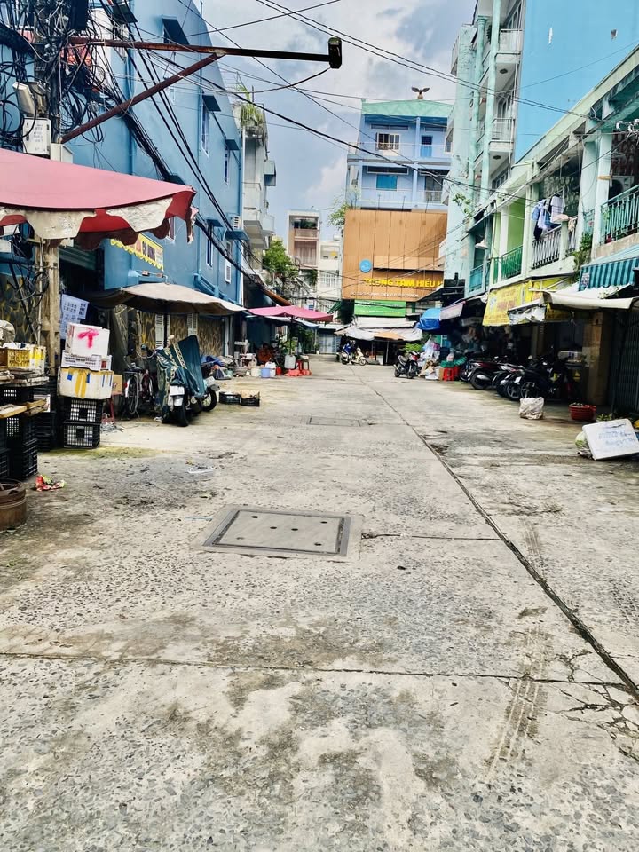 Mặt tiền kinh doanh Đội Cung, Q11 - 42m² giá 7 tỷ - Cơ hội đầu tư tuyệt vời!