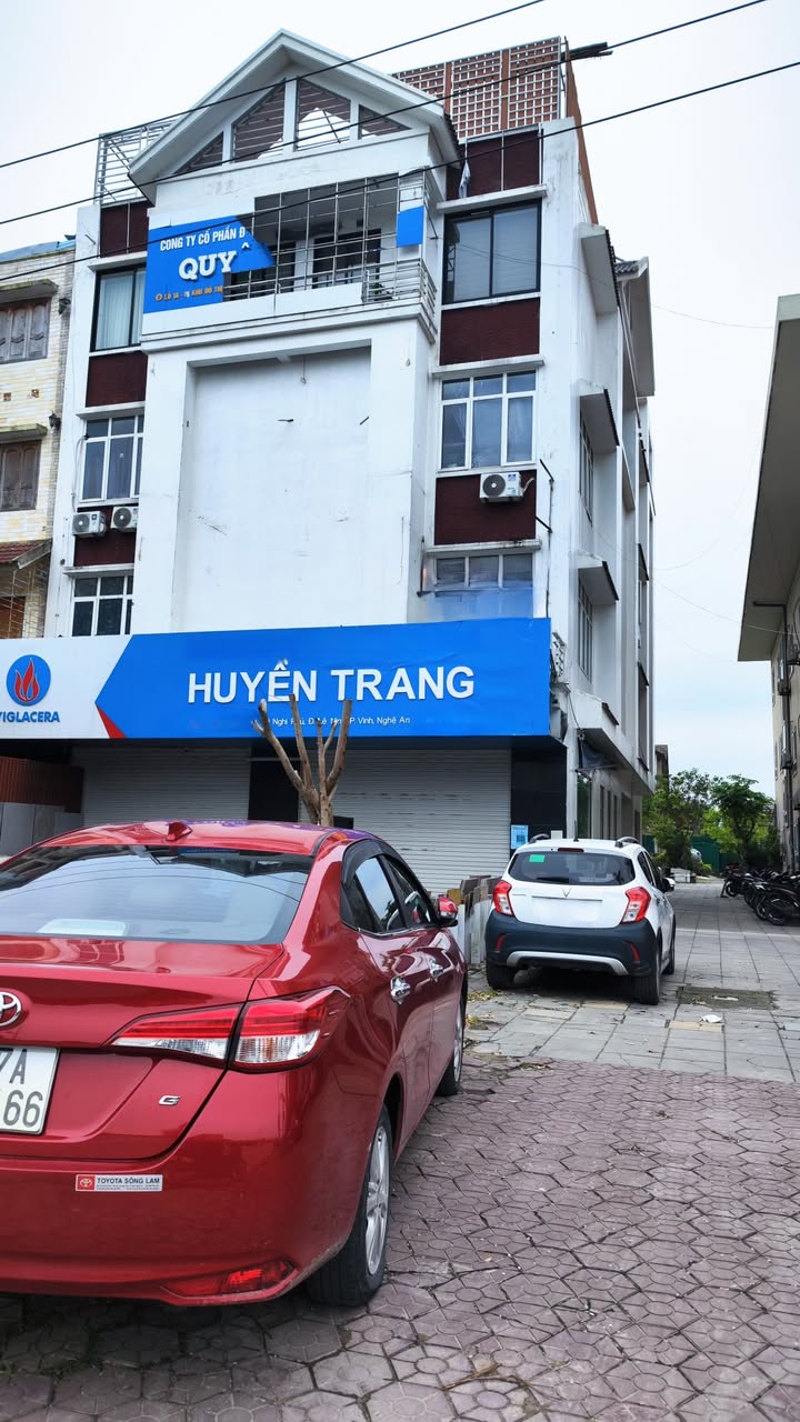 Mặt bằng cho thuê mặt tiền đường Lê Nin, Vinh 300m² - Giá hợp lý, thương lượng tốt!