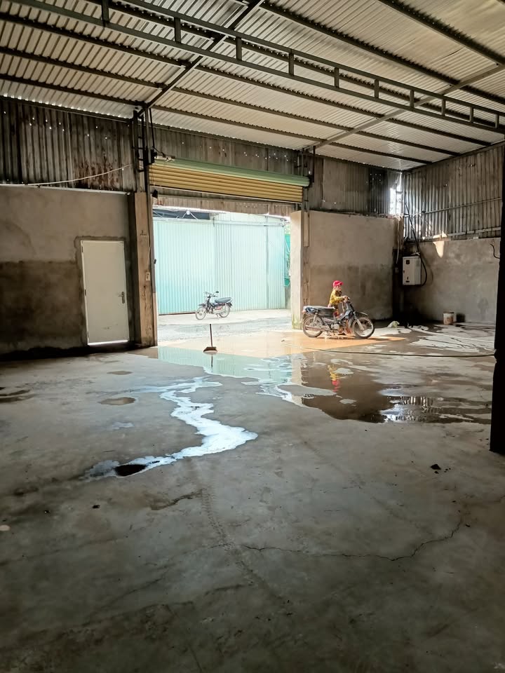 Nhà xưởng Tân Vĩnh Lộc B, Bình Chánh 330m² giá 4.3 tỷ - Vị trí giao thông thuận lợi!