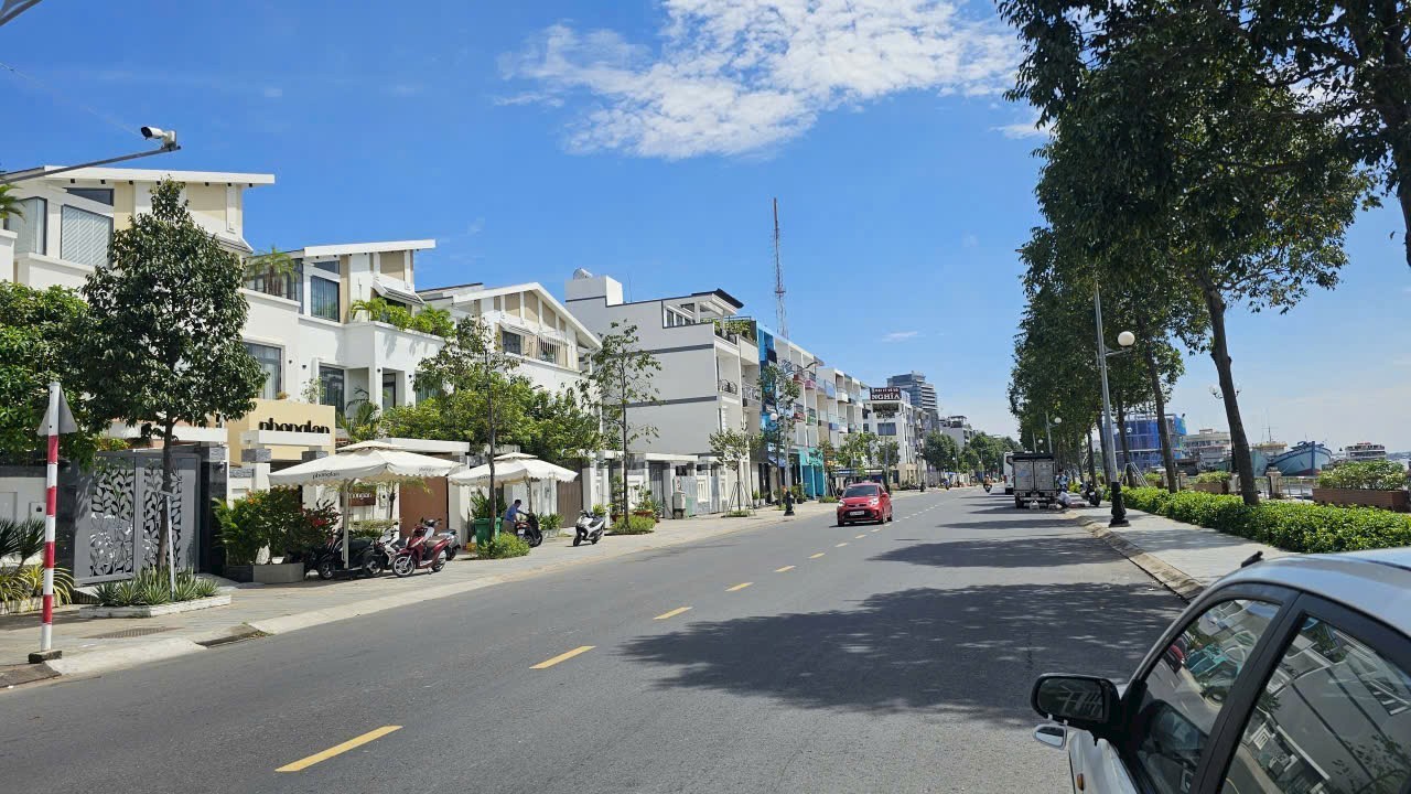 Biệt thự cho thuê tại Bờ Kè Mỹ Tho 240m² giá 28 triệu - Decor theo ý thích!