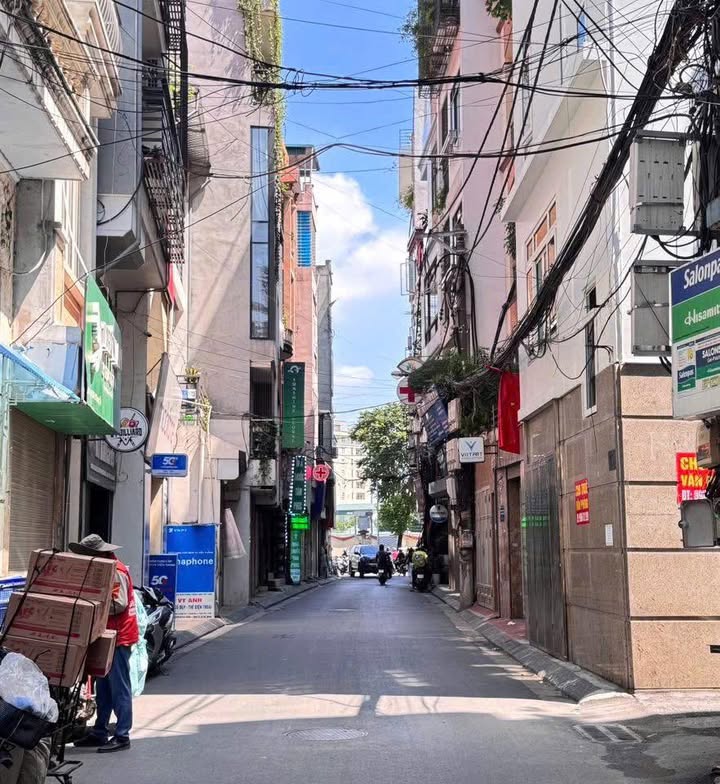Nhà mặt phố Lê Trọng Tấn 43m² giá 16.95 tỷ - Kinh doanh sầm uất, ô tô tránh!