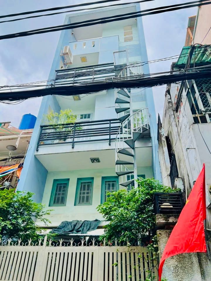 Nhà phố Hoàng Hoa Thám, Phú Nhuận 90m² giá 17 tỷ - Hẻm xe tải rộng rãi!