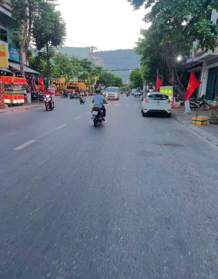 Bán nhà mặt tiền đường Hoàng Văn Thụ, P. Ngô Mây, TP. Quy Nhơn 140m² giá 11 tỷ - Vị trí đắc địa kinh doanh!