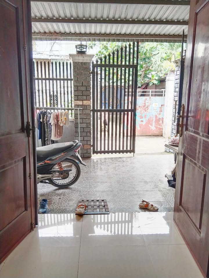 Nhà lầu 100m² giá 3.5 tỷ - Sổ hồng chính chủ, gần ngã tư Hòa Lân!