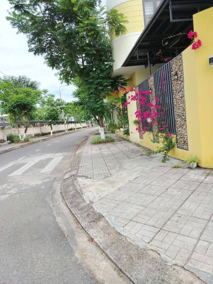 Nhà phố KDC Đồng Phú, Tịnh Hà, 162m² giá 2 tỷ - Lô góc tiện nghi!