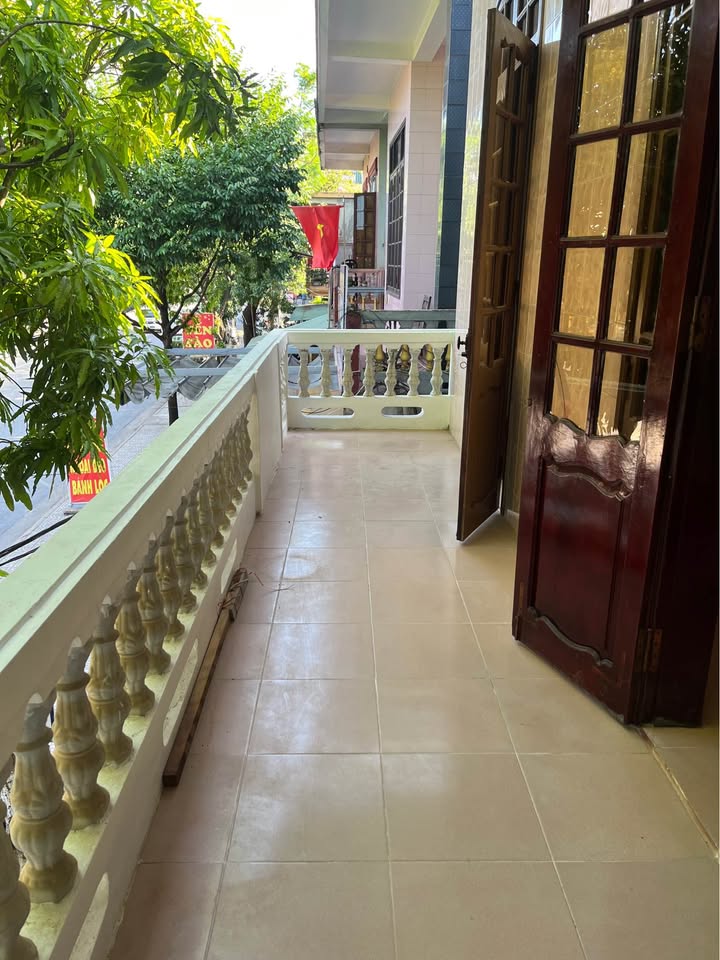 Bán gấp nhà mặt đường Lê Lợi, Đồng Hới 200m² - Đầu tư sinh lời ngay!