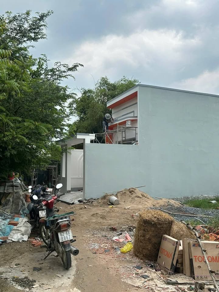 Nhà phố Cần Giuộc 103.2m² giá 1.69 tỷ - Hướng Tây, sẵn sàng ở ngay!