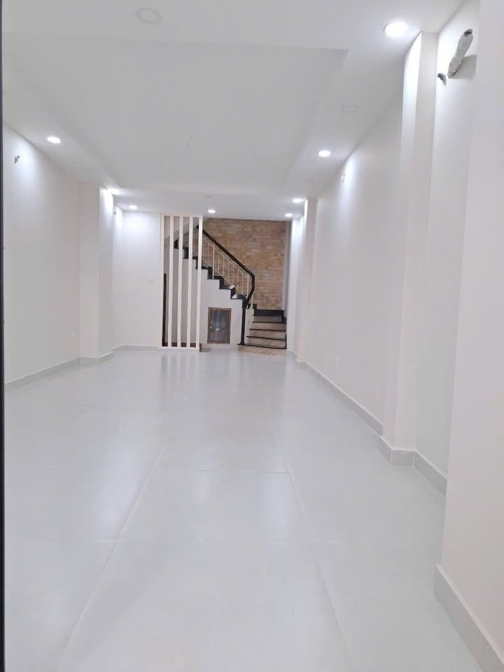 Nhà mặt tiền cho thuê đường Cao Thắng, quận 10 - Diện tích 90m², giá 35 triệu/tháng