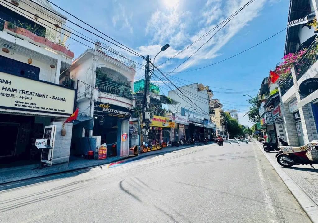 Nhà 2 tầng mặt tiền Nguyễn Công Trứ, TP Huế 144m² giá 14 tỷ - Kinh doanh sầm uất!