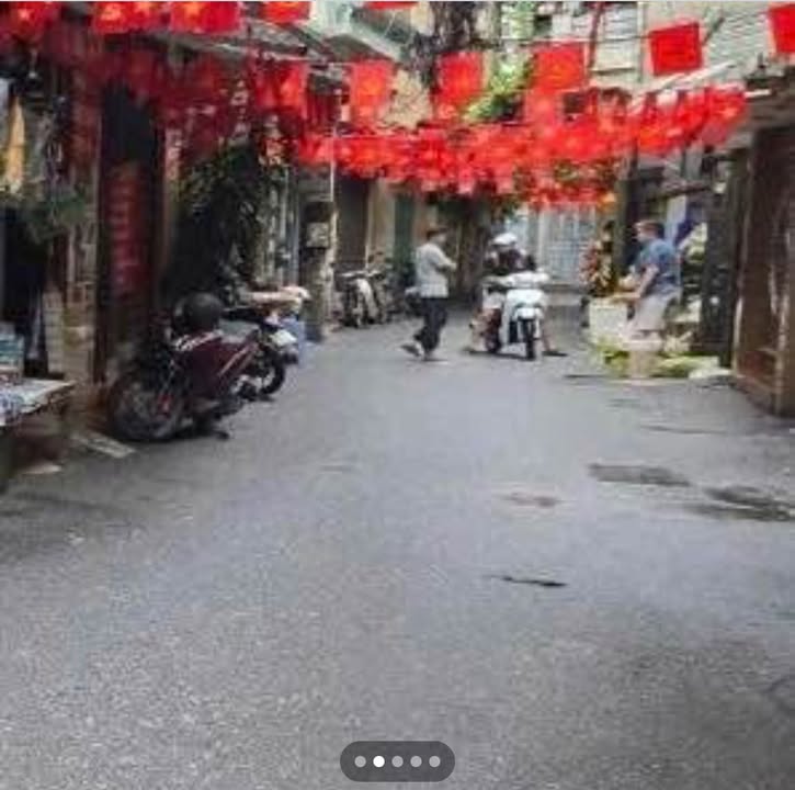 Nhà riêng Đội Cấn 35m² giá 10.45 tỷ - Ô tô đỗ cửa, an ninh tốt!