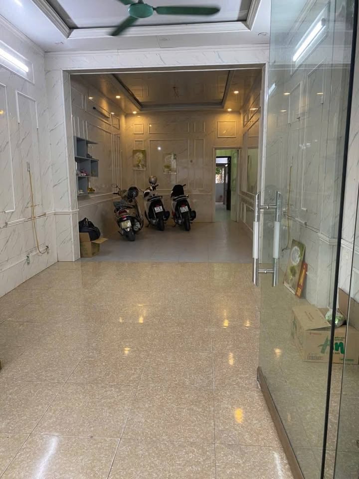 Nhà 2 tầng mặt tiền kinh doanh tại Quốc lộ 10, Đông La, 75m² giá 4.8 tỷ - Cơ hội đầu tư tuyệt vời!