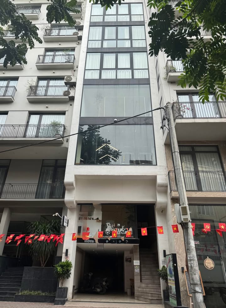 Nhà mặt phố Phan Kế Bính, Cống Vị, 60m² giá 46 tỷ - Sẵn sàng giao dịch!