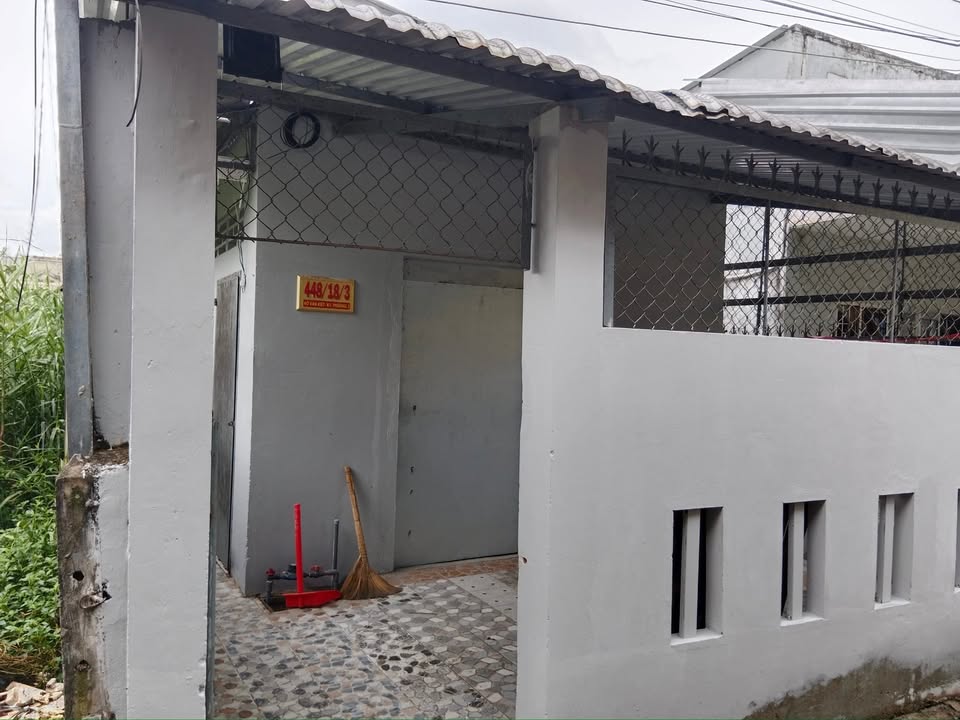 Nhà trọ cho thuê hẻm 448 Võ Văn Kiệt, 700.000đ - Wifi miễn phí, vệ sinh riêng tư!