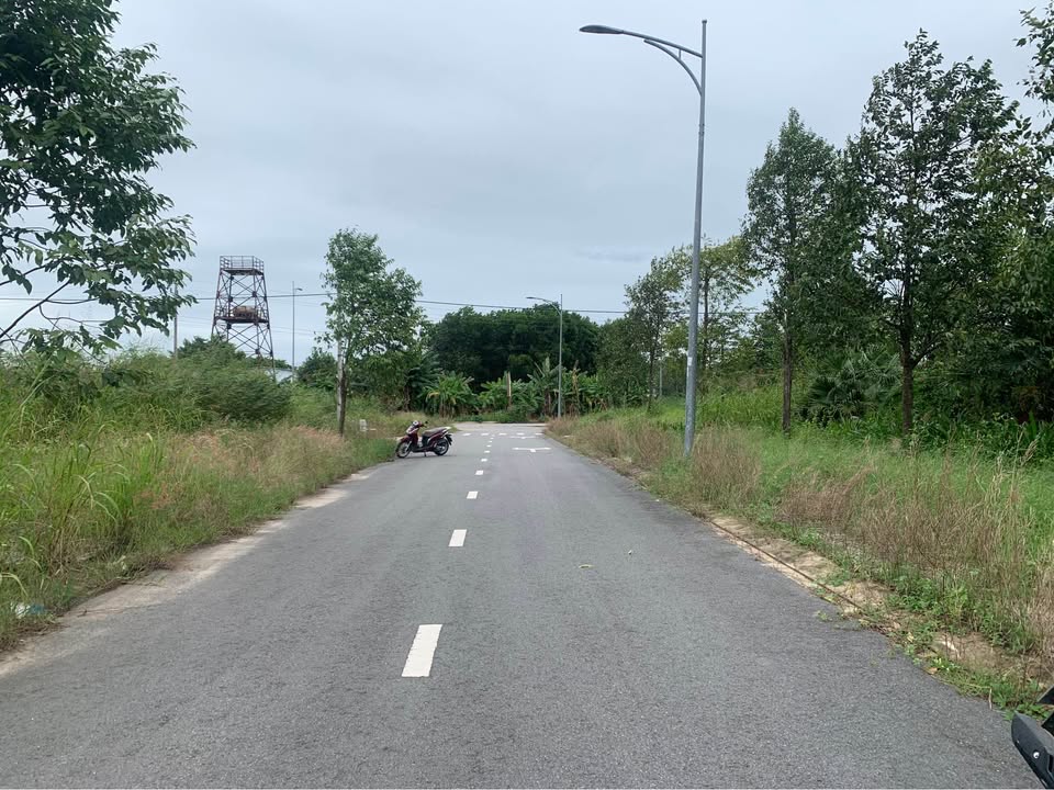 Đất mặt tiền làng hoa 28M KDC Green City - Quảng Ngãi 100m² giá 1.3 tỷ - Vị trí đắc địa, tiện ích đầy đủ!