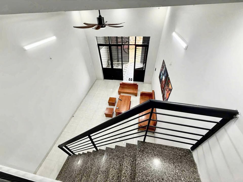 Nhà mê lửng hẻm 484 Trần Phú, Buôn Ma Thuột 84m² giá 2.3 tỷ - Nhà mới kiên cố, nội thất đầy đủ!