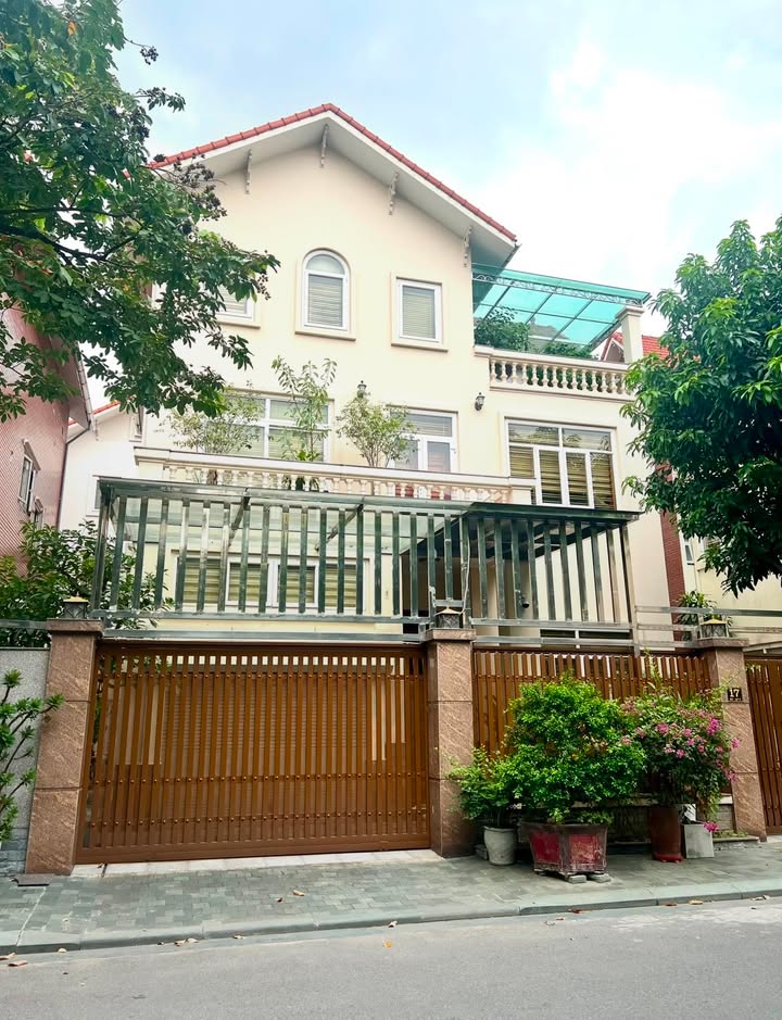 Cho thuê biệt thự 230m² tại KĐT Văn Phú, Hà Đông - Thiết kế hiện đại, bàn giao ngay!