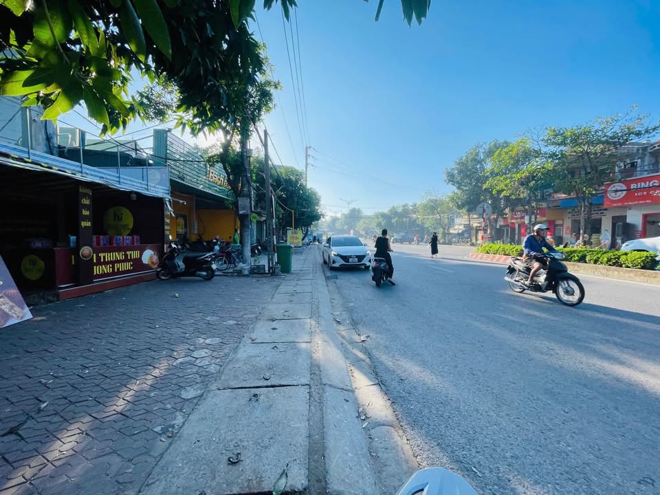 Nhà 2 tầng kiên cố tại Cửa Nam, Vinh 100m² - Kinh doanh thuận lợi ngay sát chợ!