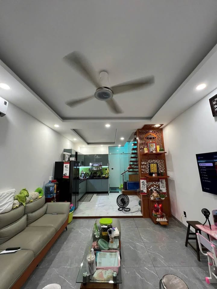 Nhà hẻm Lạc Long Quân, Quận 11 - 38.8m² giá 5.5 tỷ - Hẻm xe hơi tiện lợi!