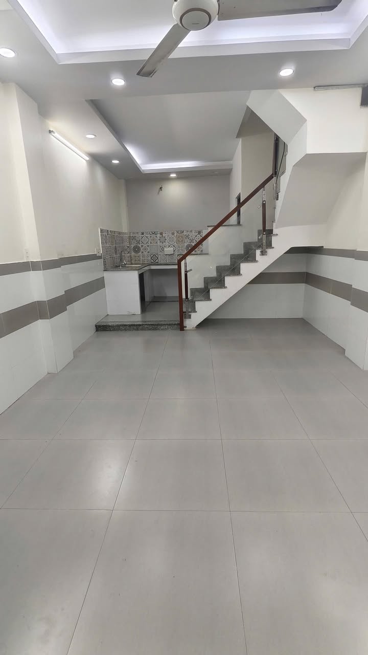 Nhà 2 Tầng Tại Tân Bình 29m² giá 3.8 tỷ - Hẻm thông thoáng, tiện ích đầy đủ!
