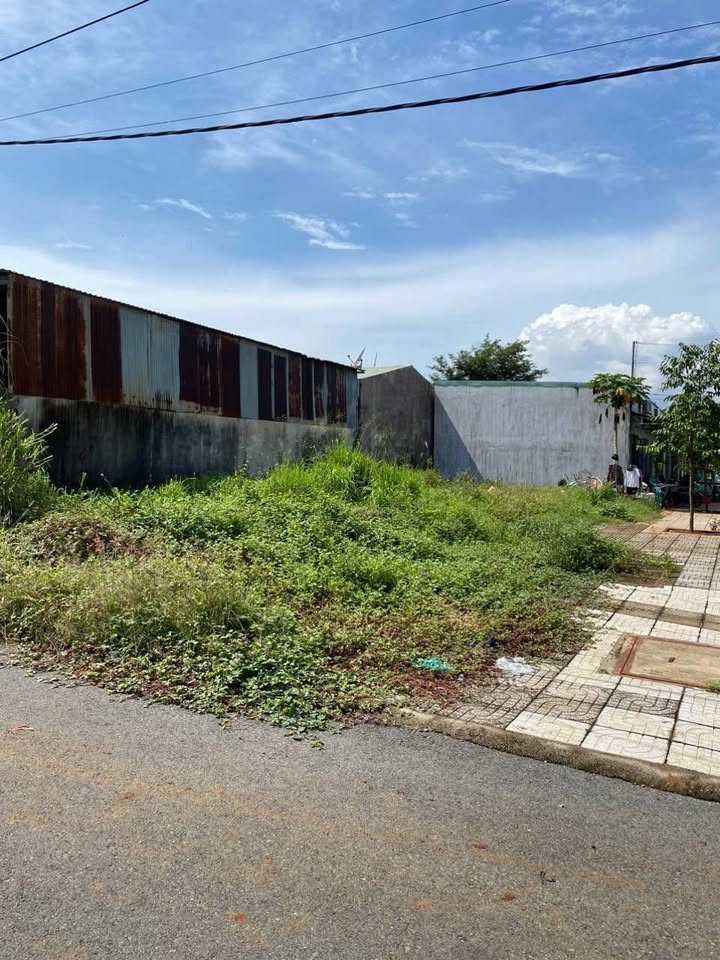 Đất 2 mặt tiền đường nhựa Hòa Long 200m² giá 2.75 tỷ - Cơ hội đầu tư tuyệt vời!