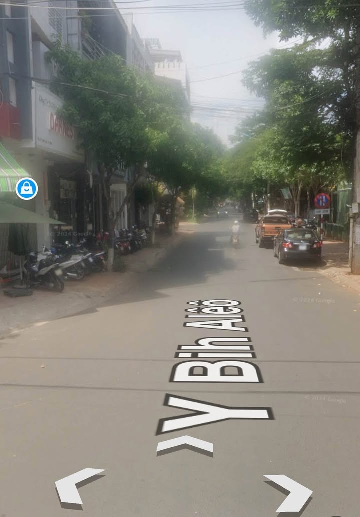 Nhà mặt tiền đường Ybie Aleo, Buôn Ma Thuột 100m² giá 11 tỷ - Vị trí đắc địa, kinh doanh thuận lợi!