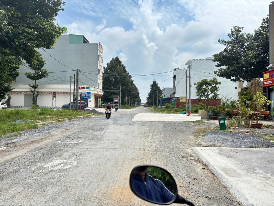 Đất nền KDC 135 Bến Lức 120m² giá chỉ 4.2 tỷ - Gần khách sạn Phương Mai!