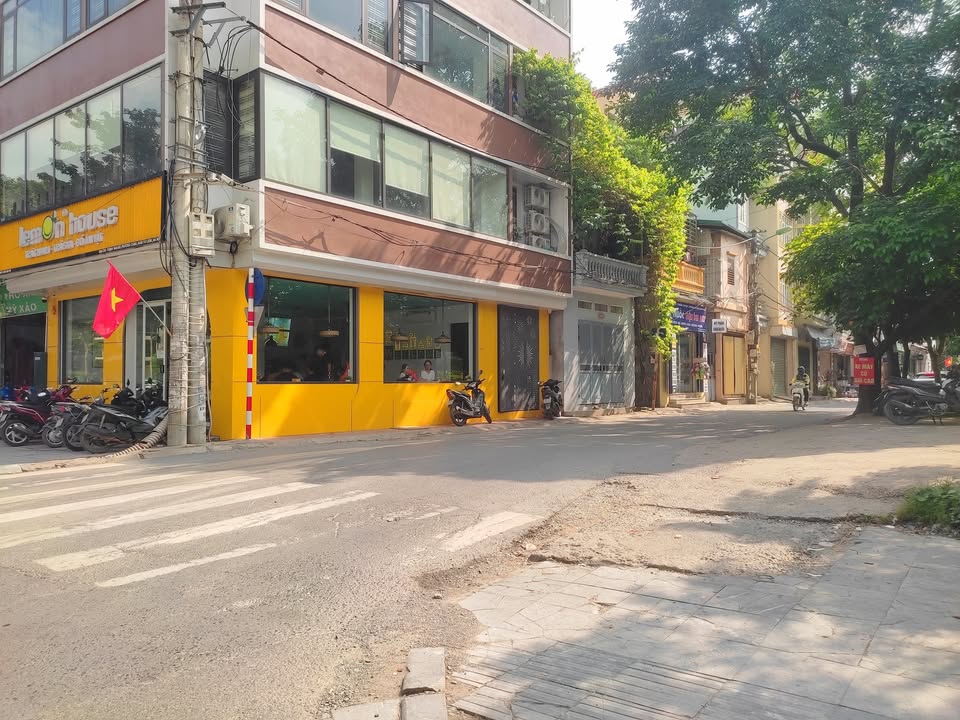 Nhà mặt phố Trịnh Văn Bô, Nam Từ Liêm - 75m² chỉ 20 tỷ - Kinh doanh sầm uất!