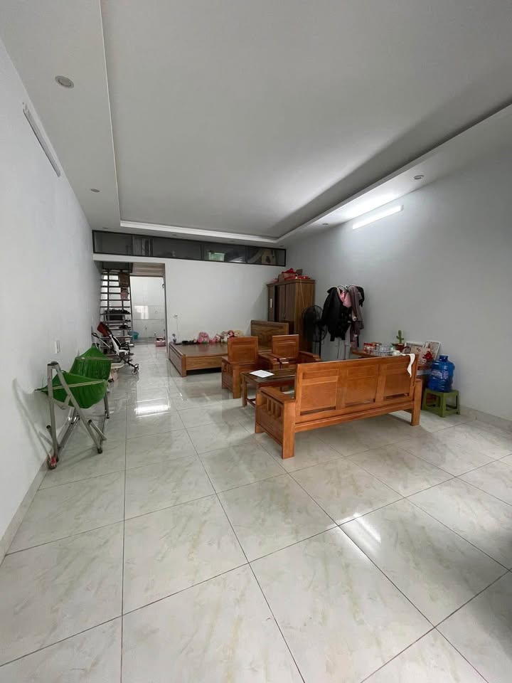 Nhà cấp 4 ngõ Thủ Phác, Đông Sơn 77m² giá 1 tỷ - Hướng Đông Bắc, mặt tiền rộng rãi!
