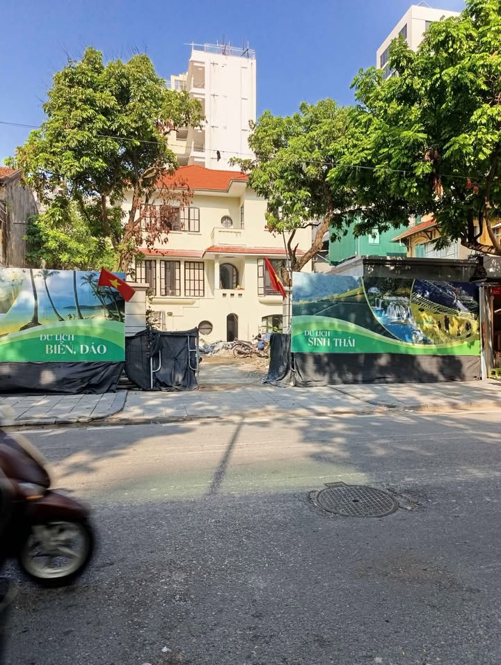 Biệt thự mặt phố Nguyễn Khánh Toàn 260m² giá 210 tỷ - Địa điểm vàng cho đầu tư!