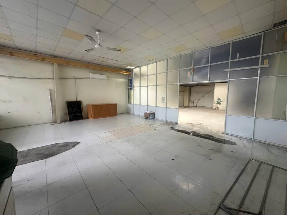 Cho thuê xưởng tại An Dương 220m² giá 8 triệu - Vị trí đẹp, xe tải ra vào thoải mái!