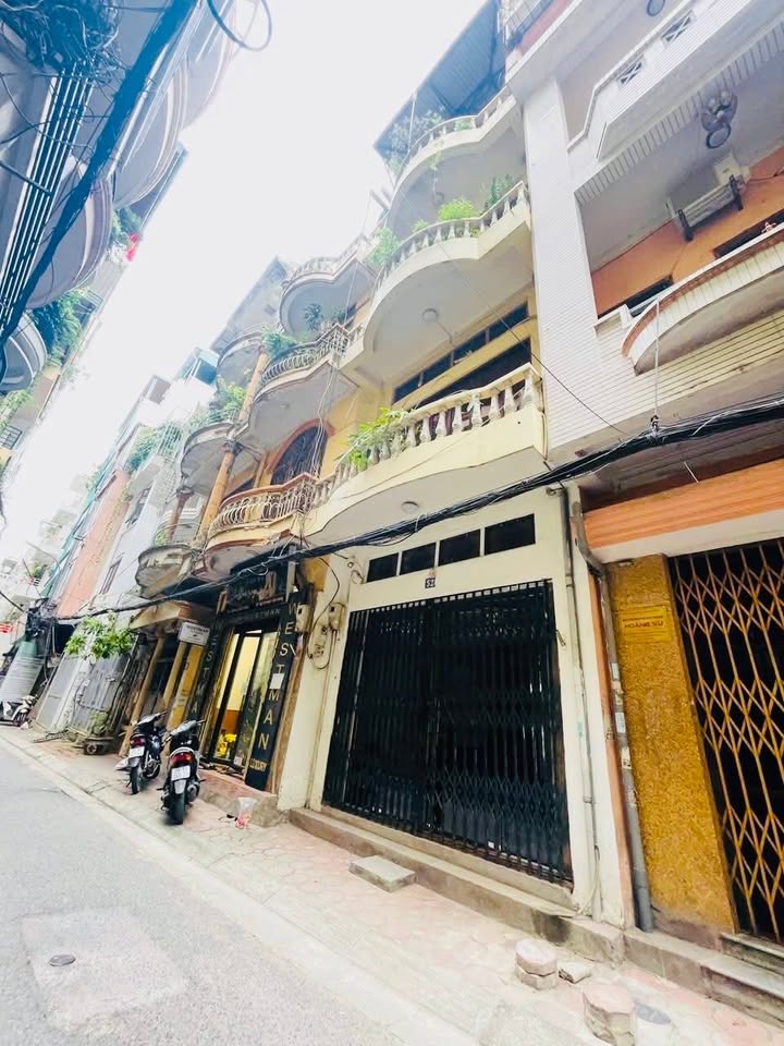 Bán nhà 2 mặt tiền Nguyên Hồng, Đống Đa 80m² giá 36.9 tỷ - Kinh doanh sầm uất!