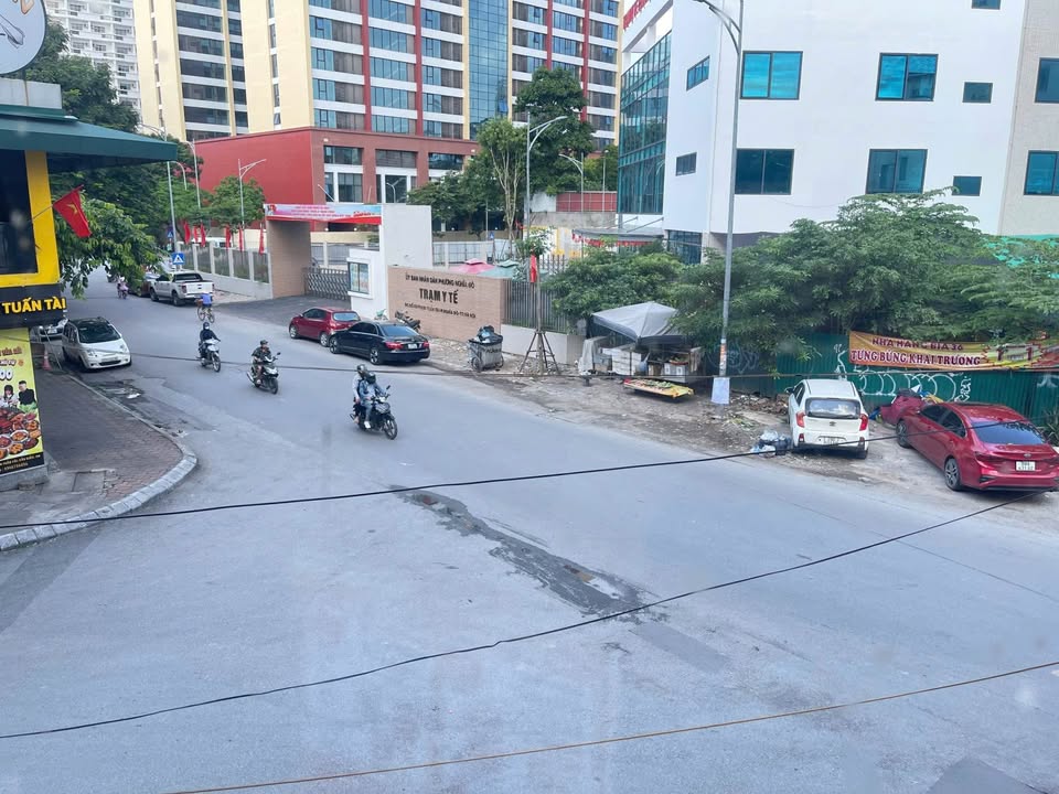 Nhà mặt ngõ Trần Thái Tông 85m² giá 29 tỷ - Kinh doanh đỉnh cao!