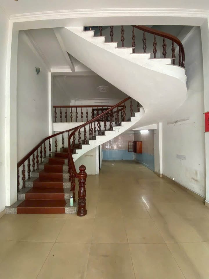 Nhà 4 tầng mặt đường Cao Thắng Hạ Long 54m² giá 8 tỷ - Vị trí đắc địa, kinh doanh sầm uất!