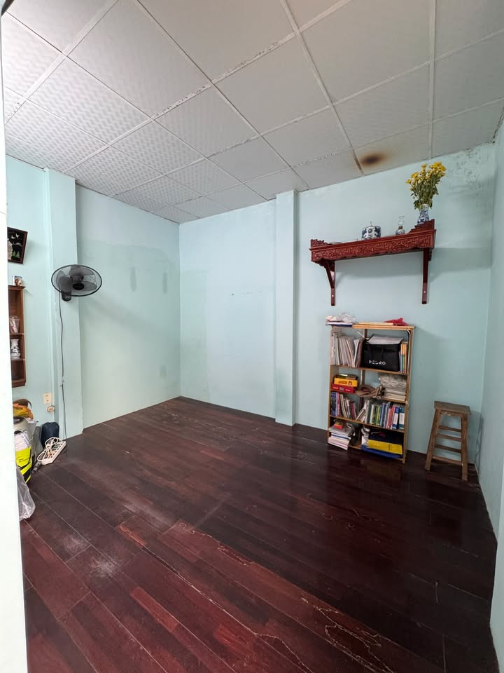 Nhà cho thuê tại Hoàn Kiếm 35m² giá thỏa thuận - Gần Hồ Gươm, tiện ích đầy đủ!