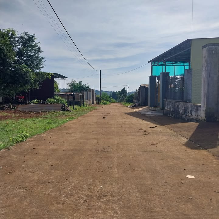 Đất nền Biển Hồ, Pleiku 150m² giá 300 triệu - Sổ đỏ chính chủ, công chứng ngay!