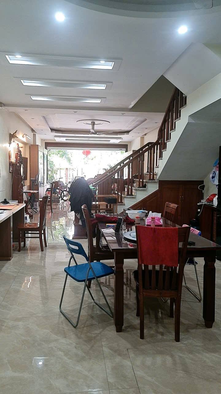 Nhà phố An Hưng 100m² giá 7.8 tỷ - Gần trục chính, tiện ích đầy đủ!