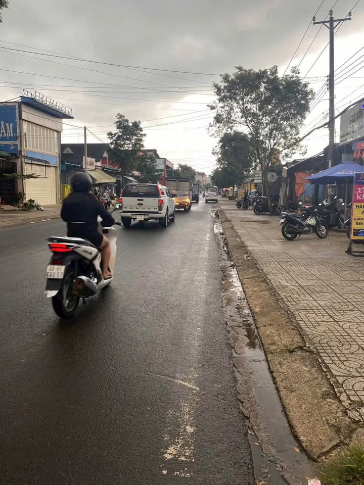 Nhà mặt tiền Nguyễn Văn Cừ, Bảo Lộc 450m² giá 1.65 tỷ - Kinh doanh sầm uất!