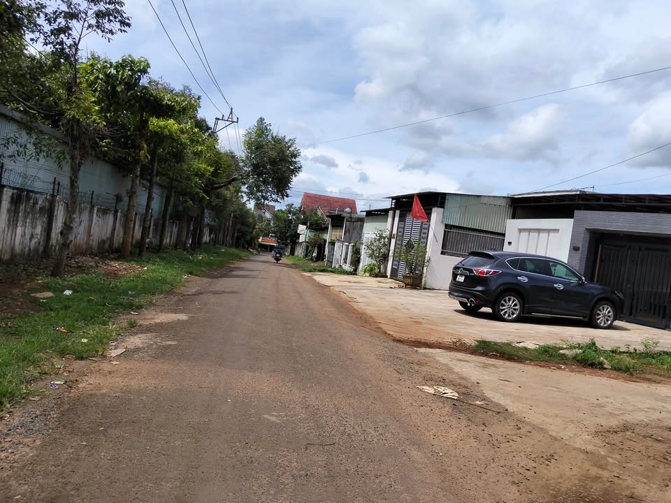 Đất thổ cư hẻm 448 Lê Duẩn, Pleiku 200m² giá 1.1 tỷ - Cơ hội đầu tư tuyệt vời!